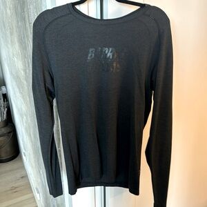 LULULEMON X BARRYS (DALLAS) BLACK MENS MEDIUM LONG SLEEVE WORKOUT TEE